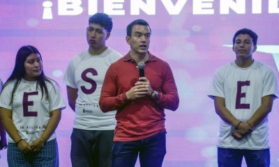 El presidente de Ecuador, Daniel Noboa (c), habla durante la nueva etapa del programa Jóvenes en Acción, donde anunció una inversión de 180 millones de dólares para entregar incentivos económicos a 150.000 beneficiarios, en Quito (Ecuador). EFE/ José Jácome