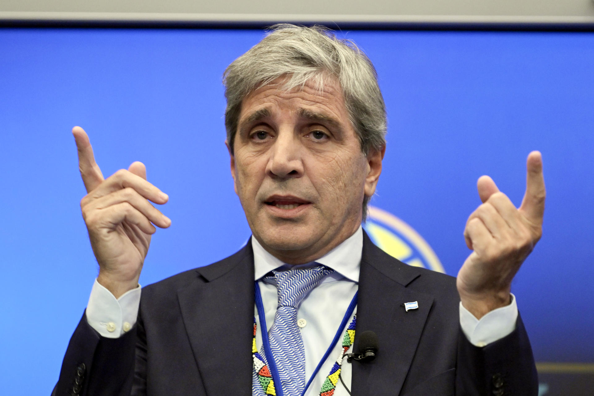 Fotografía de archivo en la que se captó al ministro de Economía de Argentina, Luis Caputo, durante una conferencia, en Washington DC (EE.UU.). EFE/Lenin Nolly