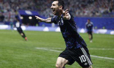 El futbolista argentino Lionel Messi celebra un gol anotado por su equipo este miércoles, en el partido de semifinales del Mundial 2026 disputado contra Inglaterra. EFE/WILL OLIVER