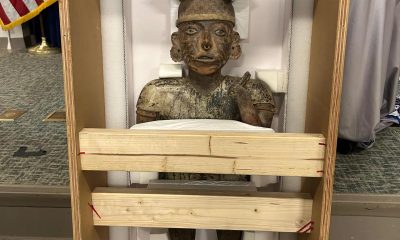 Fotografía cedida por el Consulado de México en Nueva York de una figura antropomorfa de Nayarit, una de las tres piezas arqueológicas que regresan a México tras la ceremonia celebrada este miércoles, en la Fiscalía en Nueva York (EE.UU.). EFE/ Consulado México en Nueva York /SOLO USO EDITORIAL/NO VENTAS/ SOLO DISPONIBLE PARA ILUSTRAR LA NOTICIA QUE ACOMPAÑA (CRÉDITO OBLIGATORIO)