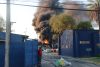Un hombre observa un incendio en una fábrica de pinturas, en el Parque Industrial de Santa Cruz (Bolivia). EFE/Juan Carlos Torrejón