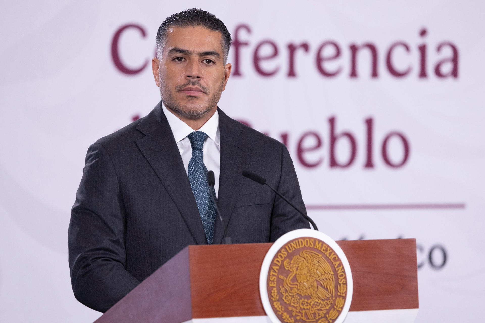 Fotografía cedida por la Presidencia de México del secretario de Seguridad y Protección Ciudadana de México, Omar García Harfuch, durante una rueda de prensa este viernes, en el Palacio Nacional de Ciudad de México (México). EFE/Presidencia de México/SOLO USO EDITORIAL/NO VENTAS/SOLO DISPONIBLE PARA ILUSTRAR LA NOTICIA QUE ACOMPAÑA(CRÉDITO OBLIGATORIO)