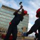 Fotografía de archivo en la que se captó a un grupo de obreros de construcción, al adelantar un obra civil, en La Habana (Cuba). EFE/Alejandro Ernesto