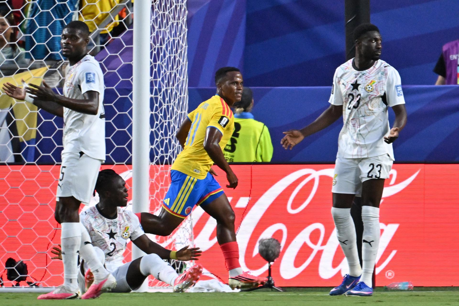 Jhon Arias (c) celebra el gol de su autoría que le dio el triunfo y el pase a octavos a Colombia en el Mundial 2026 ante Ghana. EFE/EPA/AMY KONTRAS