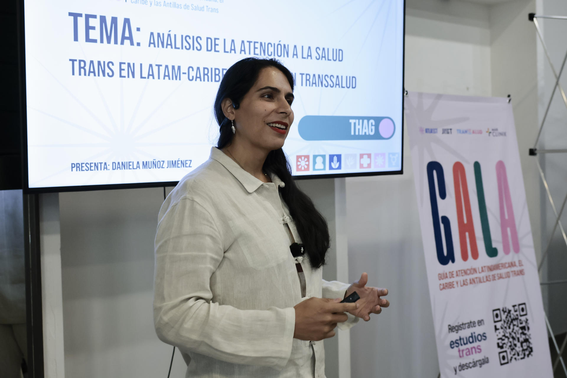 La directora general de Transsalud, la doctora Daniela Muñoz Jiménez, habla durante la presentación de las Guías de Atención Latinoamericana para la Salud Trans (GALA) este lunes, en Ciudad de México (México). EFE/José Méndez