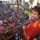 Fotografía de archivo del 17 de julio de 2010, en la que puede verse a Joan Capdevila (d), durante el homenaje recibido en su pueblo natal, Tárrega (Lleida), tras proclamarse campeón del mundo en Sudáfrica. EFE/Laurent Sansen