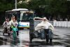 Personas circulan en bicicleta por una calle de Pekín, China. EFE/EPA/WU HAO

