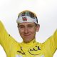 Foto del 26/07/2026 del esloveno Tadej Pogacar celebrando en el podio la conqusita de su quinto Tour de Francia. EFE/EPA/GUILLAUME HORCAJUELO