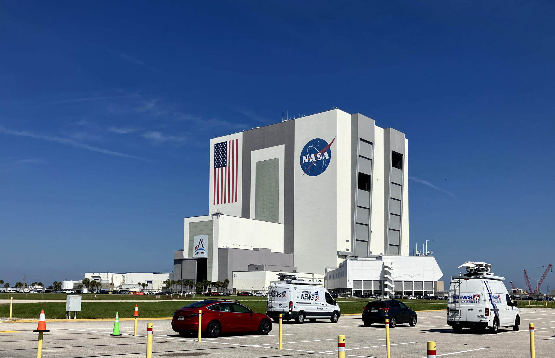 Fotografía de archivo del edificio de Ensamblaje de vehículos espaciales de la NASA en el Centro Espacial John F. Kennedy, de Cabo Cañaveral, en Florida (EE.UU.). EFE/ Ana Mengotti