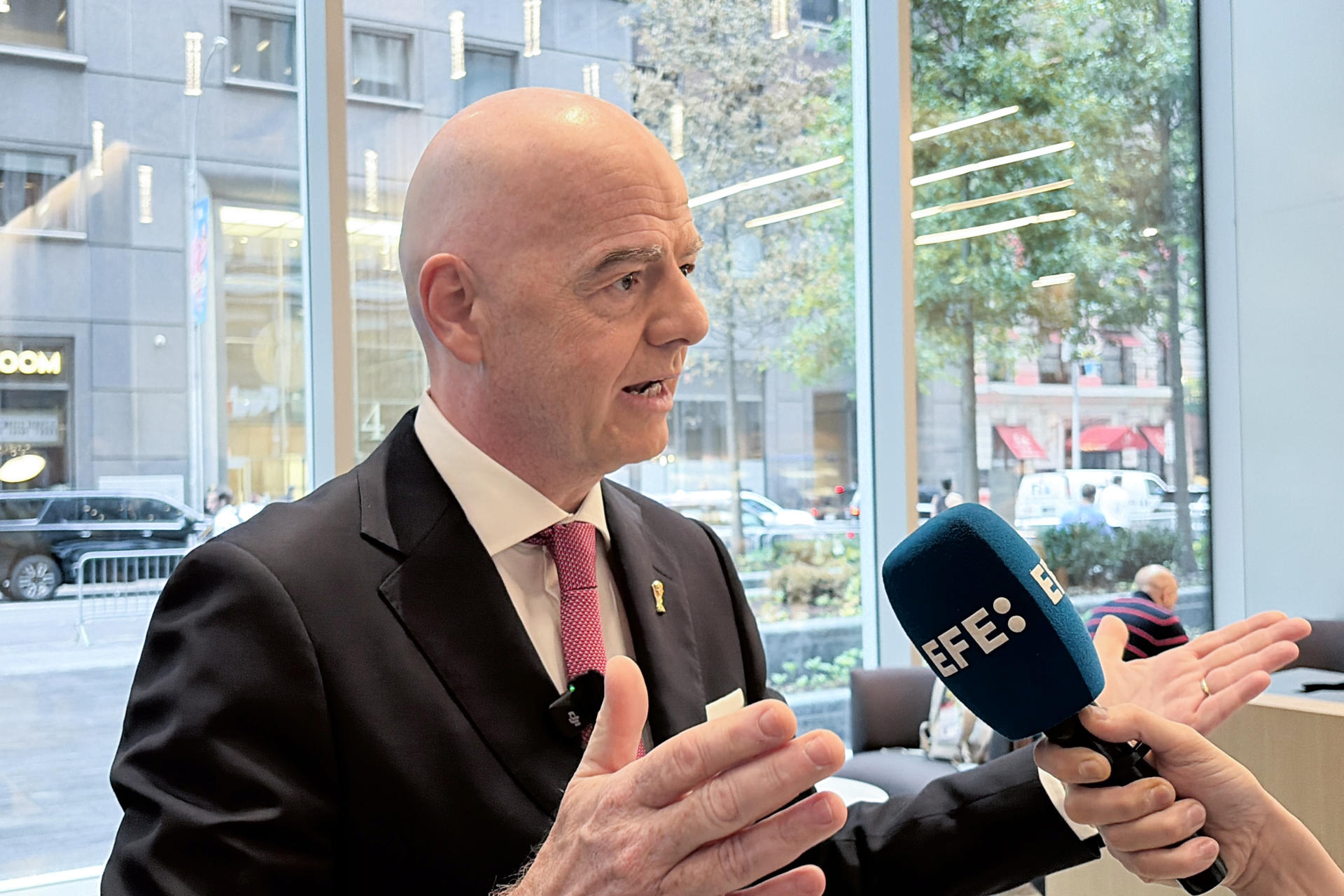 Imagen de archivo del presidente de la FIFA, Gianni Infantino. El presidente de la Asociación de Fútbol de Jordania (AFJ), el príncipe Ali bin Al Hussein, le acusó este martes de "chantaje" y afirmó que no apoyará su reelección al frente de la FIFA, en un momento en el que el jefe del máximo ente del fútbol mundial está en el punto de mira. EFE/ Jan Téllez Asensio/Archivo