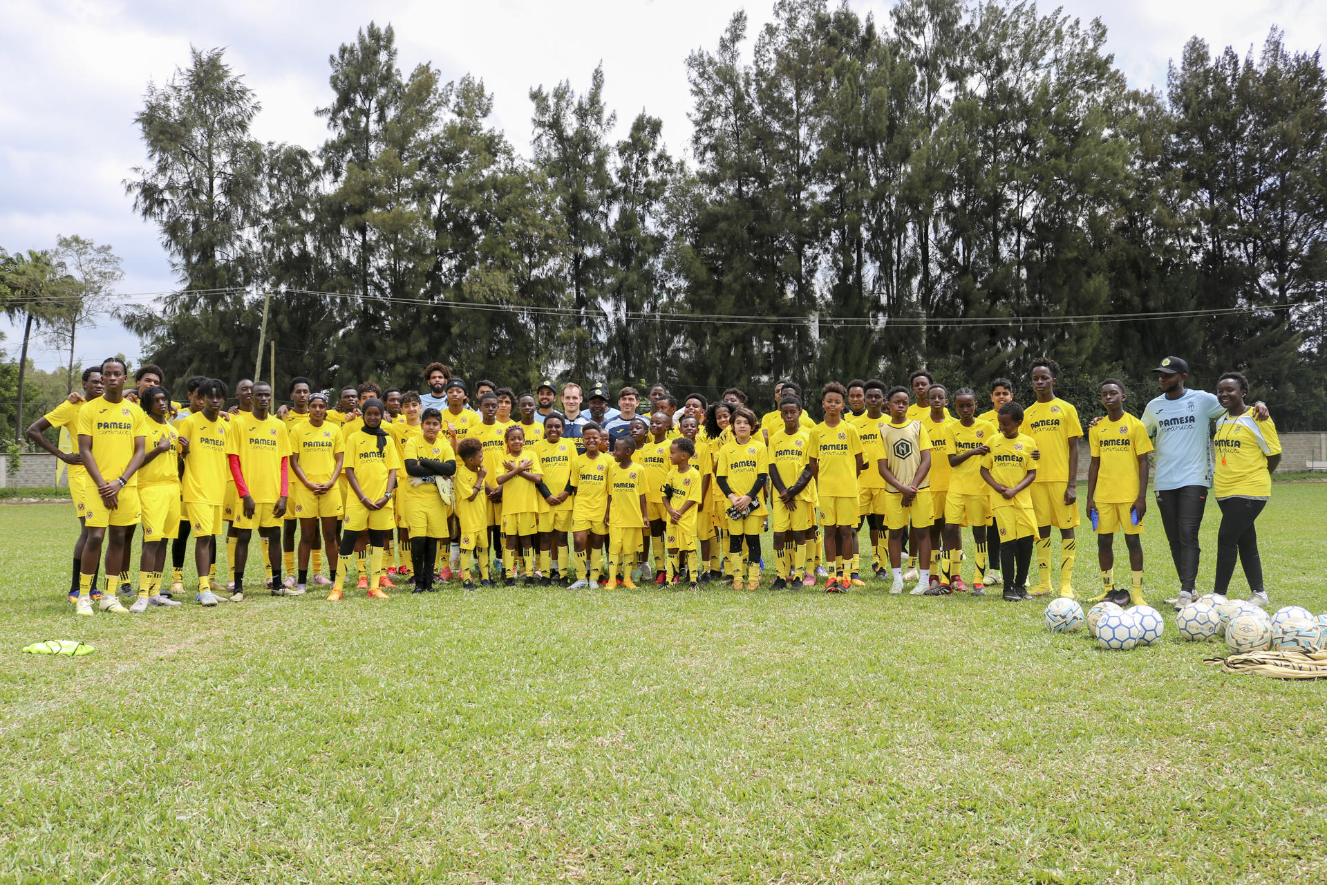 El Villarreal celebra esta semana su primer campus en Kenia, una iniciativa de su academia internacional junto a New Hera Interconnection, abierta a niños y niñas de categorías sub-8 a sub-19, en un campo de Don Bosco Utume, en Nairobi. EFE/Diego Nicolás Alonso