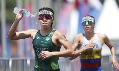 Ana María Torres (i), de México, compite en la final femenina de triatlón individual en los XXV Juegos Centroamericanos y del Caribe Santo Domingo 2026, en Santo Domingo (República Dominicana). EFE/ Rodrigo Sura