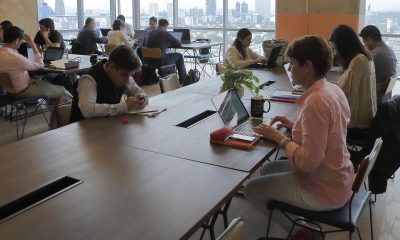 Fotografía de archivo de personas trabajando en la Ciudad de México (México). EFE/ José Méndez