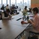 Fotografía de archivo de personas trabajando en la Ciudad de México (México). EFE/ José Méndez