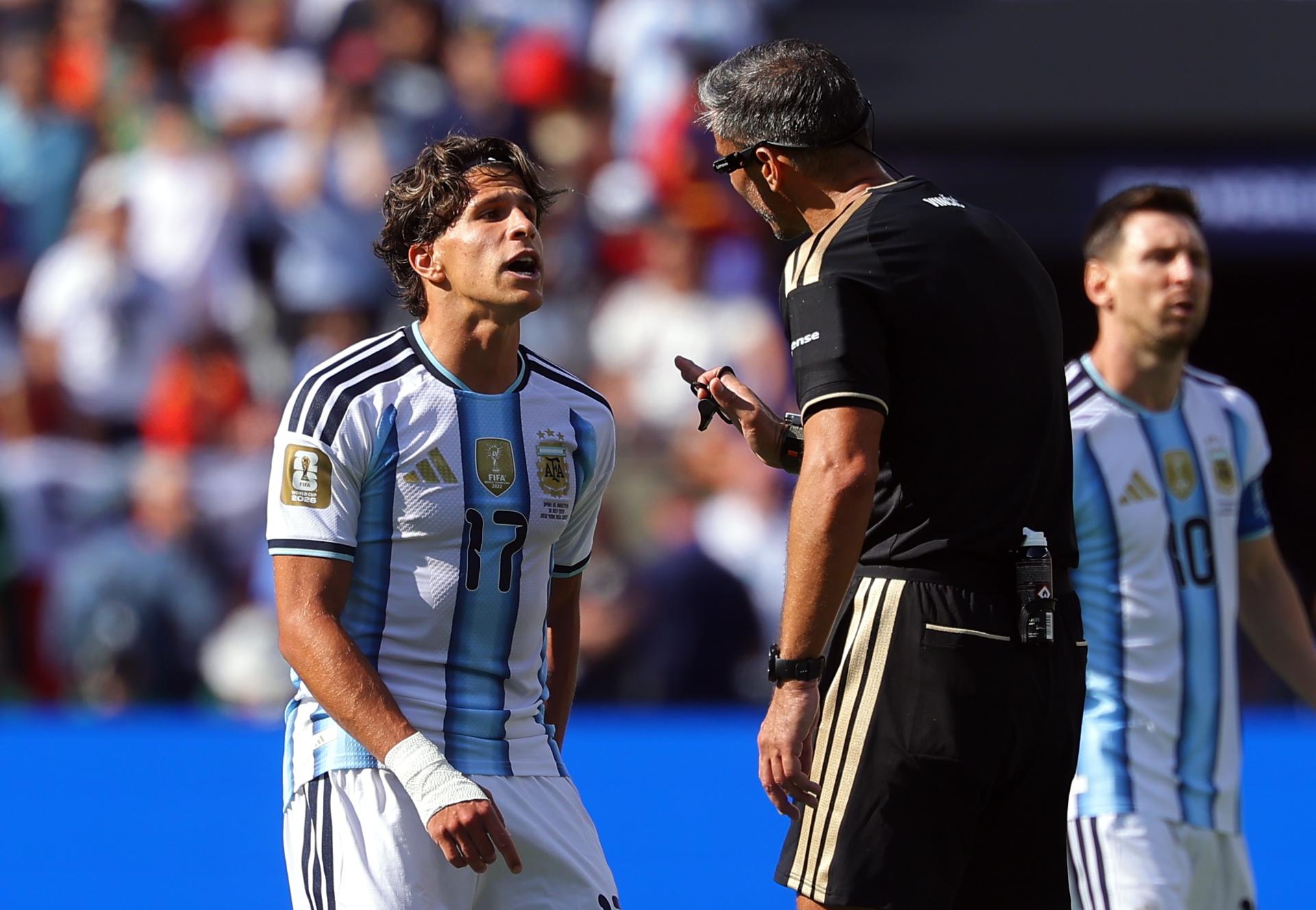 Fotografía del pasado 19 de julio, en la que puede verse al argentino Giuliano Simeone, durante la final del Mundial de Estados Unidos, México y Canadá disputada contra España. EFE/ CHRISTOPHER NEUNDORF