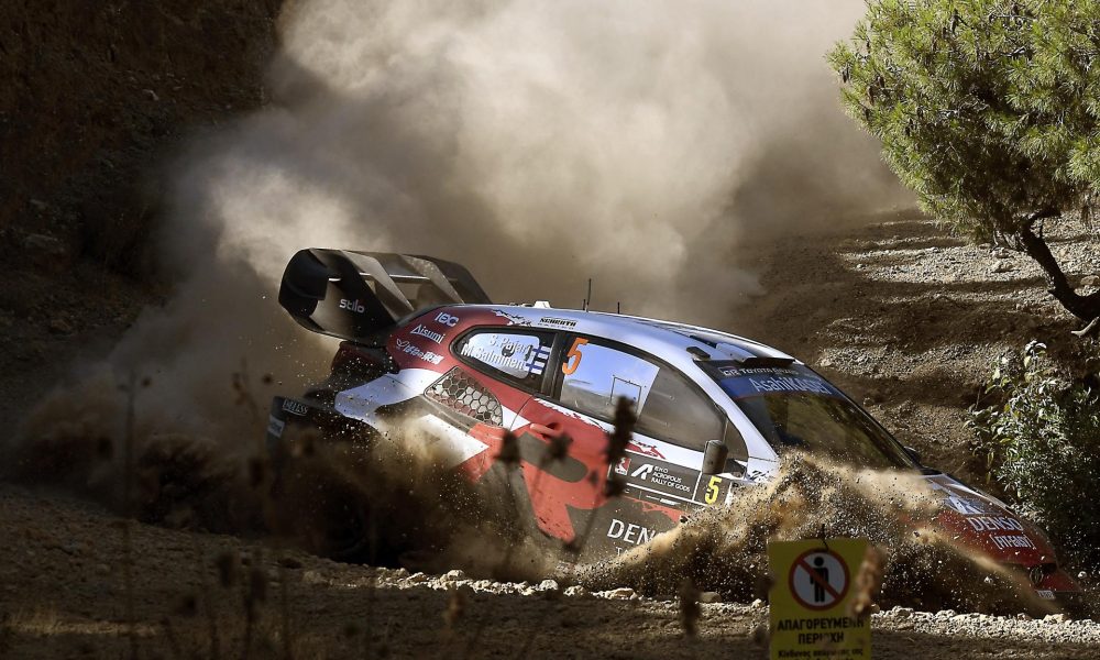 Fotografía del pasado 28 de junio, en la que puede verse al piloto finlandés Sami Pajari y a su copiloto Marko Salminena a bordo de su Toyota GR Yaris Rally1 en una prueba del Mundial de Rallys. EFE/VASSILIS PSOMAS