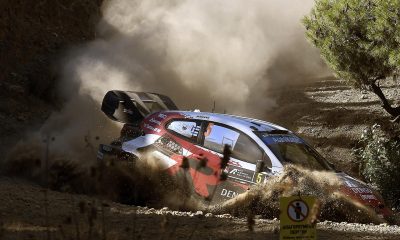 Fotografía del pasado 28 de junio, en la que puede verse al piloto finlandés Sami Pajari y a su copiloto Marko Salminena a bordo de su Toyota GR Yaris Rally1 en una prueba del Mundial de Rallys. EFE/VASSILIS PSOMAS