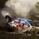 Fotografía del pasado 28 de junio, en la que puede verse al piloto finlandés Sami Pajari y a su copiloto Marko Salminena a bordo de su Toyota GR Yaris Rally1 en una prueba del Mundial de Rallys. EFE/VASSILIS PSOMAS