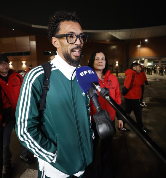 El portero titular de la selección de Cabo Verde, Josimar José Évora Dias'Vozinha', figura en el Mundial 2026, se declaró este domingo "muy feliz" de haber llegado a Santiago de Chile para concretar su vinculación con el club Colo Colo, luego de varios días de espera. EFE/ Elvis González