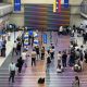 Fotografía de archivo de personas en el Aeropuerto Internacional Simón Bolívar en Maiquetía (Venezuela). EFE/ Miguel Gutierrez