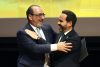 Fotografía de archivo, tomada el pasado 24 de julio, en la que se captó al presidente electo de Colombia, Abelardo de la Espriella (d), al saludar al presidente ejecutivo del Banco de Desarrollo de América Latina (CAF), Sergio Díaz-Granados, durante el evento 'CAF, un aliado estratégico de Colombia 2026-2030', en Medellín (Colombia). EFE/Mauricio Dueñas
