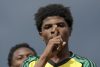 Sean Leighton de Jamaica celebra un gol este sábado, en un partido del Campeonato Sub-20 de la Concacaf entre Canadá y Jamaica, disputado en el estadio Universitario en Puebla (México). EFE/ Hilda Ríos