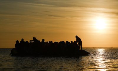 Imagen de archivo de migrantes intentando llegar a Reino Unido a través del Canal de la Mancha desde Gravelines, en el norte de Francia. EFE/ Yoan Valat