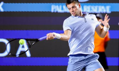 El tenista francés Arthur Gea, durante su partido de este viernes contra el hongkonés Coleman Wong, correspondiente a las semifinales del Abierto de Los Cabos (México). EFE/ Jorge Reyes