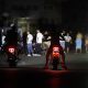 Personas en motocicleta transitan por un calle durante un apagón este sábado, en La Habana (Cuba). EFE/ Ernesto Mastrascusa