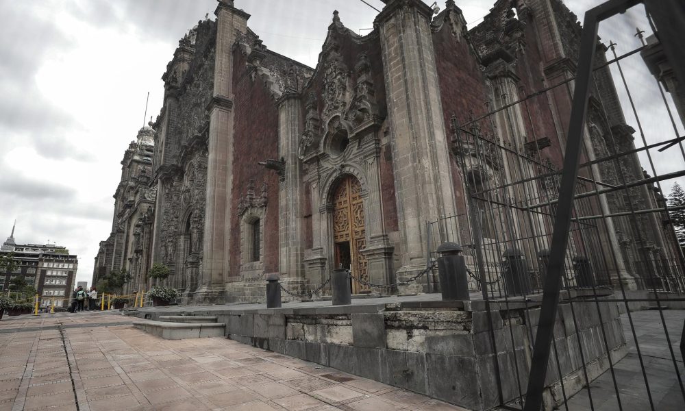 Fotografía de archivo que muestra la Catedral Metropolitana en la Ciudad de México (México). EFE/ Isaac Esquivel