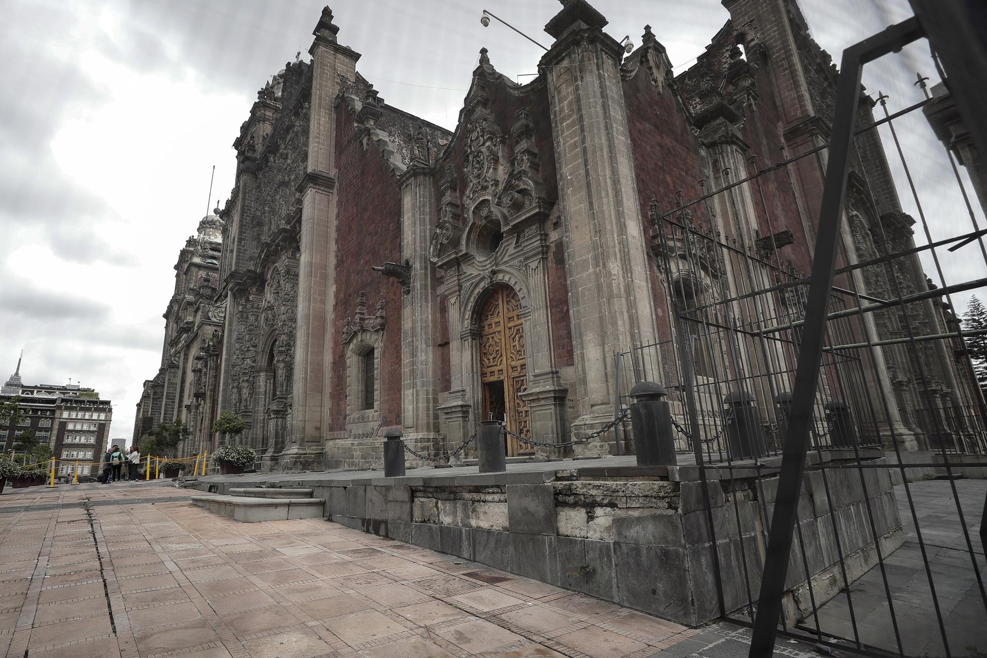 Fotografía de archivo que muestra la Catedral Metropolitana en la Ciudad de México (México). EFE/ Isaac Esquivel