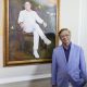 El presidente de Colombia, Gustavo Petro, posa junto a su retrato presidencial realizado por el pintor Jaime Rojas, este 3 de agosto de 2026, en la Casa de Nariño en Bogotá (Colombia). EFE/ Carlos Ortega