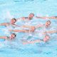 El conjunto de Rusia compite en la final libre por equipos de natación artística de los Europeos de París. EFE/EPA/TERESA SUAREZ
