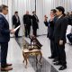 Fotografía cedida que muestra al mandatario, Rodrigo Paz (i), tomando juramento a los nuevos ministros de la Presidencia, Fernando Aramayo (c-d), y de Relaciones Exteriores, Héctor Huanca (2-d), este lunes en La Paz (Bolivia). EFE/ Presidencia de Bolivia