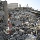 Israel bombardeó el viernes a medianoche una vivienda en el barrio de Al Saftawi, en la ciudad de Gaza, tras una alerta de evacuación. Varios palestinos resultaron heridos. EFE/