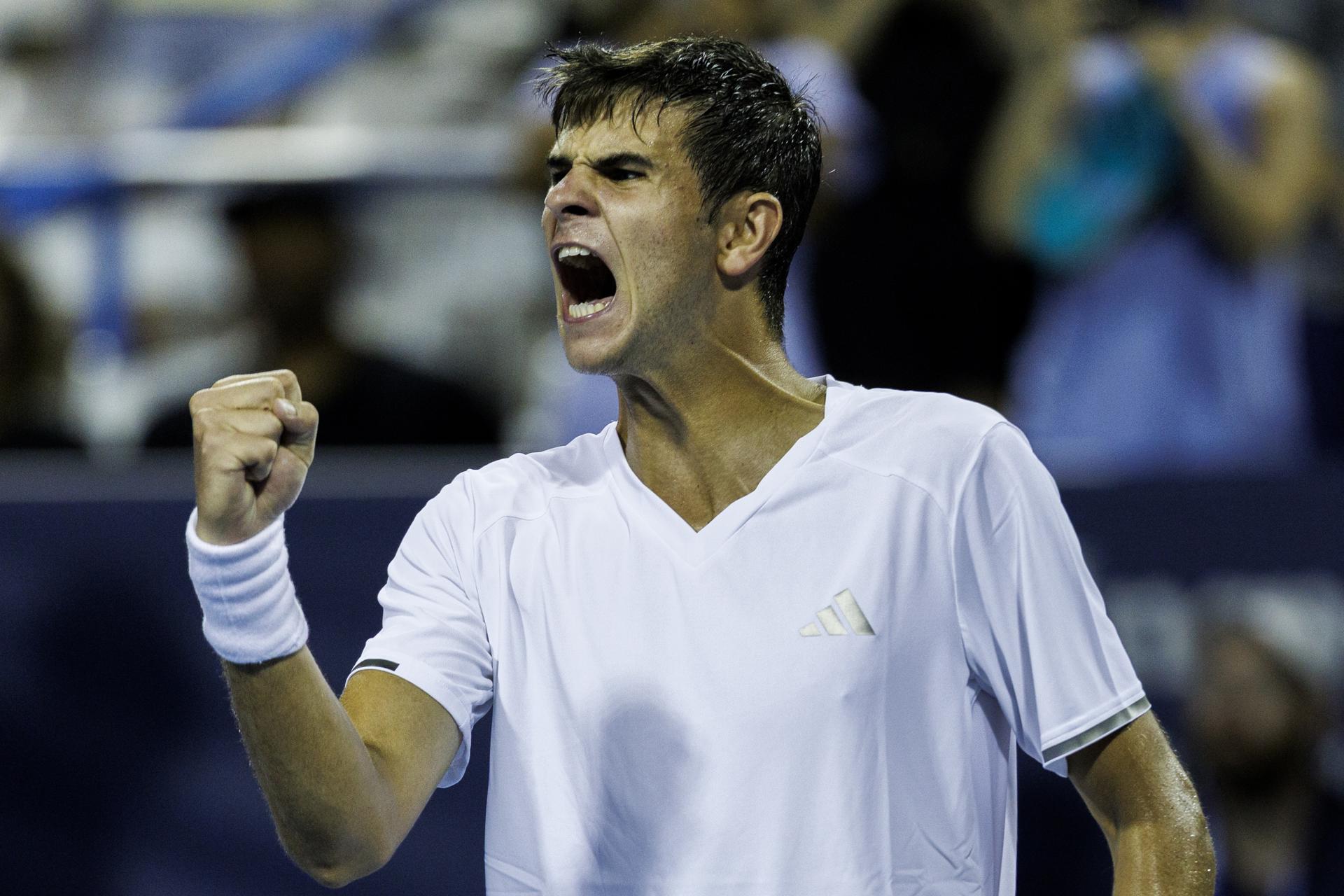 El español Rafael Jódar celebra el paso a la final del Abierto de Wsshington tras vencer al chileno Alejandro Tabilo. EFE/EPA/WILL OLIVER