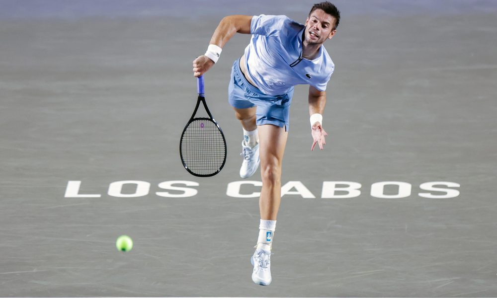 El tenista francés Arthur Gea, durante la final del Abierto de Los Cabos, disputada este sábado contra el canadiense Denis Shapovalov. EFE/ Jorge Reyes