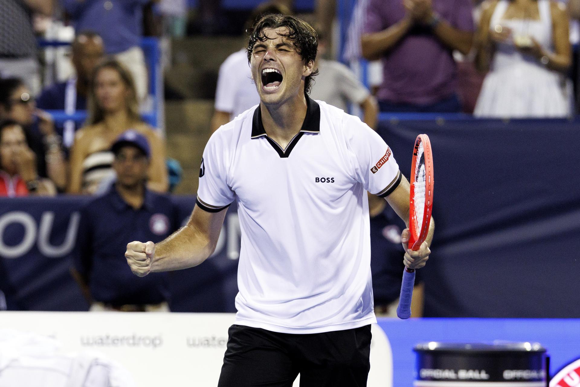 El estadounidense Taylor Fritz celebra el pase a la final del Abierto de Washington tras vencer a su compatriota Brandon Nakashima. EFE/EPA/WILL OLIVER