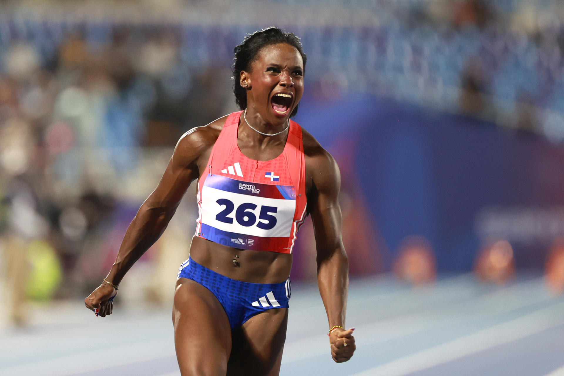 Liranyi Alonso, de República Dominicana, reacciona al ganar la final de los 100 metros femenino durante los XXV Juegos Centroamericanos y del Caribe Santo Domingo 2026, en Santo Domingo (República Dominicana). EFE/ Orlando Barría