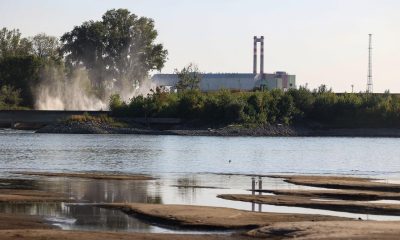 Vista de la central nuclear MVM Paks, en Paks, el pasado miércoles, que tuvo que cerrar su reactor 3 debido a los niveles extremadamente bajos del río Danubio. EFE/EPA/DANIEL KISS HUNGARY OUT