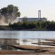 Vista de la central nuclear MVM Paks, en Paks, el pasado miércoles, que tuvo que cerrar su reactor 3 debido a los niveles extremadamente bajos del río Danubio. EFE/EPA/DANIEL KISS HUNGARY OUT