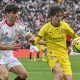 Fotografía del pasado 8 de febrero, en la que puede verse al jugador del Sevilla Juanlu Sanchez (i), durante un partido de LaLiga EA Sports. EFE/ Raúl Caro