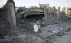 Israel bombardeó el viernes a medianoche una vivienda en el barrio de Al Saftawi, en la ciudad de Gaza, tras una alerta de evacuación. Varios palestinos resultaron heridos. EFE/