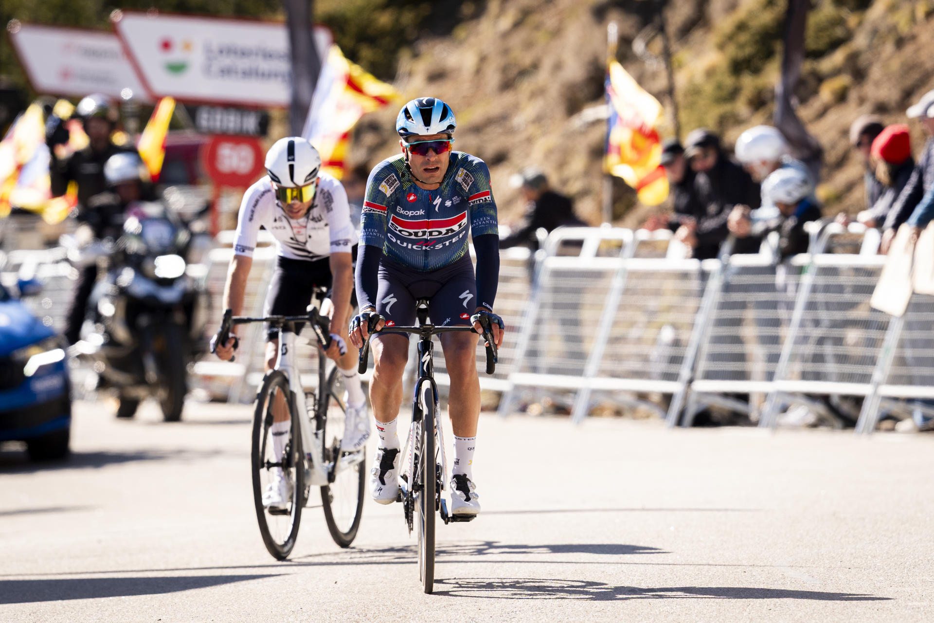 El español Mikel Landa, del Soudal Quick Step, en la foto a su llegada a la meta de la quinta etapa de la Volta Ciclista a Catalunya, el pasado mes de marzo en el puerto de categoría especial de Coll de Pal. EFE/Siu Wu
