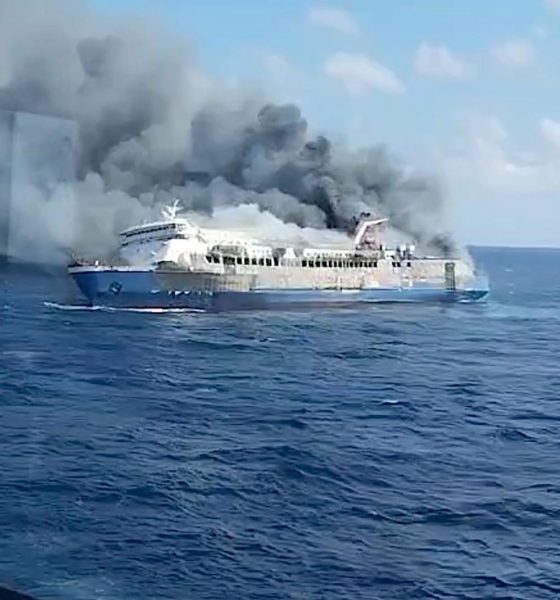 Madura (Indonesia), 02/08/2026.- Imagen del vídeo cedido por la agencia de manejo de desastres de Indonesia Basarnas sobre el incendio de un ferry en Java Oriental. EFE/EPA/BASARNAS HANDOUT -- BEST QUALITY AVAILABLE -- HANDOUT EDITORIAL USE ONLY/NO SALES