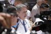 El expresidente de Honduras Juan Orlando Hernández habla con periodistas este lunes, en Tegucigalpa (Honduras). EFE/ Gustavo Amador
