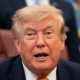 El presidente de Estados Unidos, Donald Trump, fue captado, este 3 de agosto, al dar una declaración ante medios de comunicación, en el Despacho Oval de la Casa Blanca, en Washington DC (EE.UU.). EFE/Allison Robbert/Pool