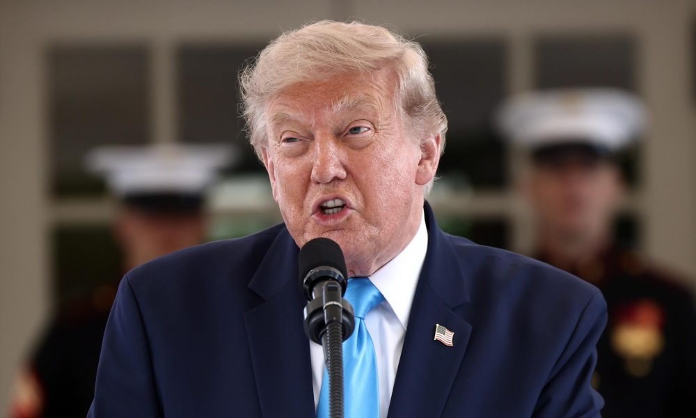 El presidente de EE. UU., Donald Trump, en una fotografía de archivo. EFE/JIM LO SCALZO