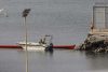 - Continúan los trabajos para la colocación de la boya flotante para delimitar las aguas jurisdiccionales de la playa del Tarajal de Ceuta que la separa a Marruecos. La vigilancia en el entorno de la frontera del Tarajal, tanto por vía marítima como terrestre, así como los nuevos medios de contención en la zona con la instalación de una barrera en el mar han reducido al mínimo las entradas a nado desde Marruecos. EFE/ Reduan
