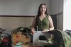 - Oleksandra Samokha, una contable desplazada de Zaporiyia, acude al taller para ayudar a producir ponchos antidrones que protejan a los soldados ucranianos de los drones rusos, este lunes, en Kovel (Ucrania). Unas capas antidrones fabricadas por voluntarias salvan vidas de soldados ucranianos al volverlos invisibles para los drones rusos, equipados con cámaras térmicas que flotan de forma constante sobre la "zona de la muerte", que ahora se extiende a lo largo de kilómetros a ambos lados del frente. "Solíamos fabricar diferentes tipos de objetos necesarios para nuestros soldados, pero ahora nos centramos en estas capas. Es una guerra de drones", dijo a EFE Natalia Tjorzevska, una profesora de instituto de lengua y literatura ucraniana de 54 años que lidera el grupo de voluntarios Diyemo Vze (Actuamos ahora). EFE/ Rostyslav Averchuk